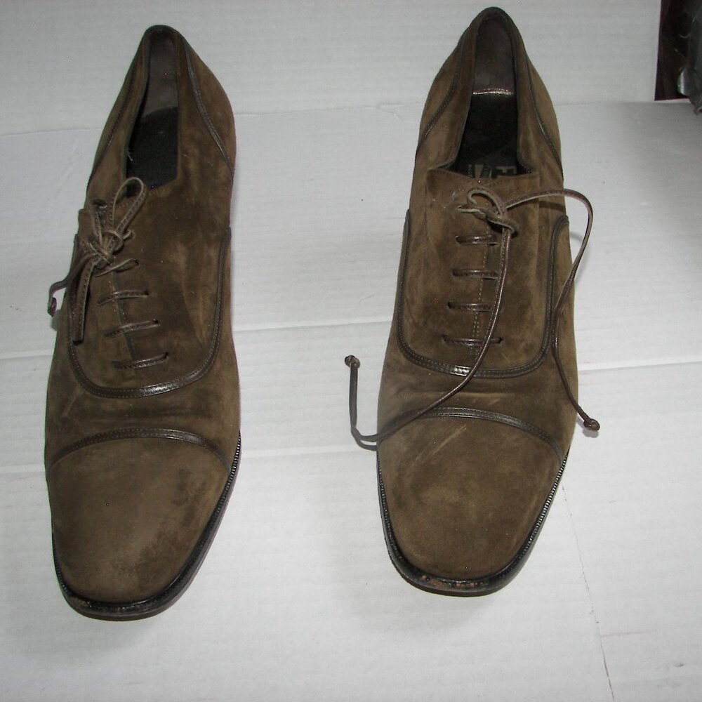 Salvatore Ferragamo women's light brown almond toe laced closure suede 9B pumps